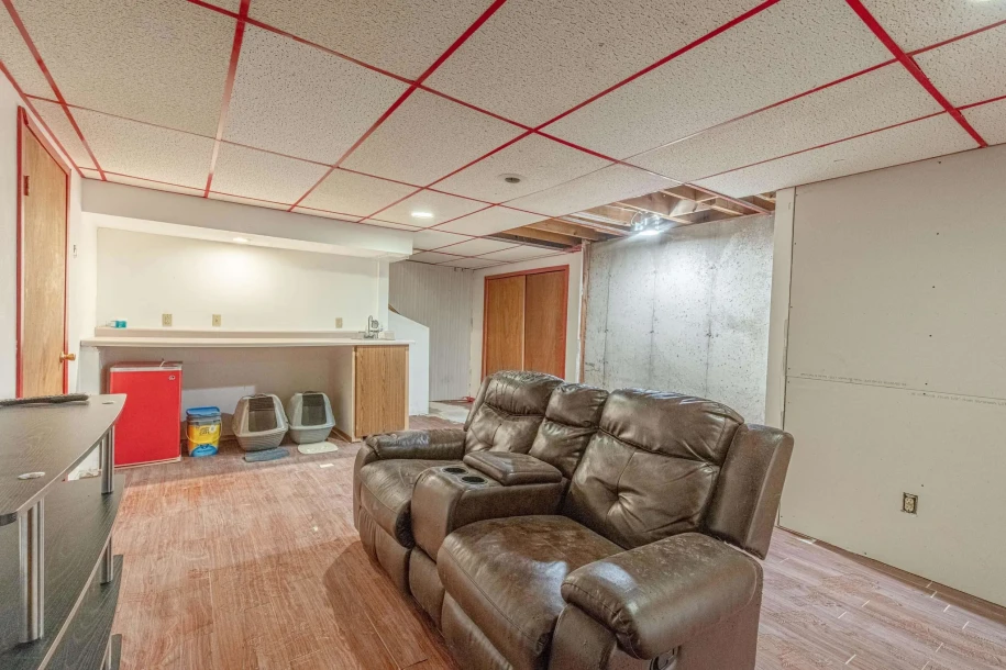 7431 Candace Way-19