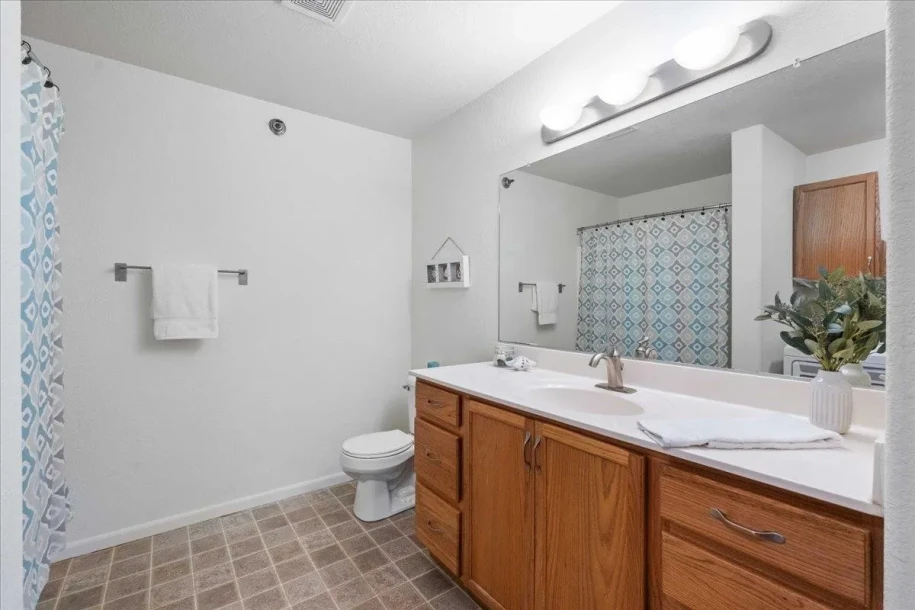 2203 7th Street Road-16