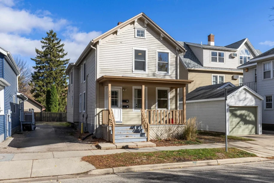 2721 Lindsay Avenue-1