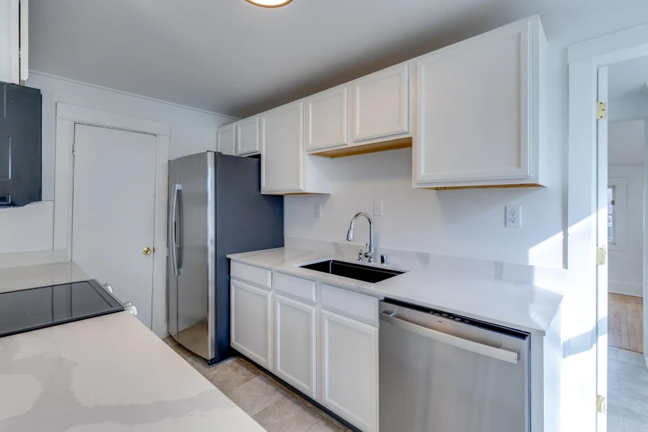 2721 Lindsay Avenue-2