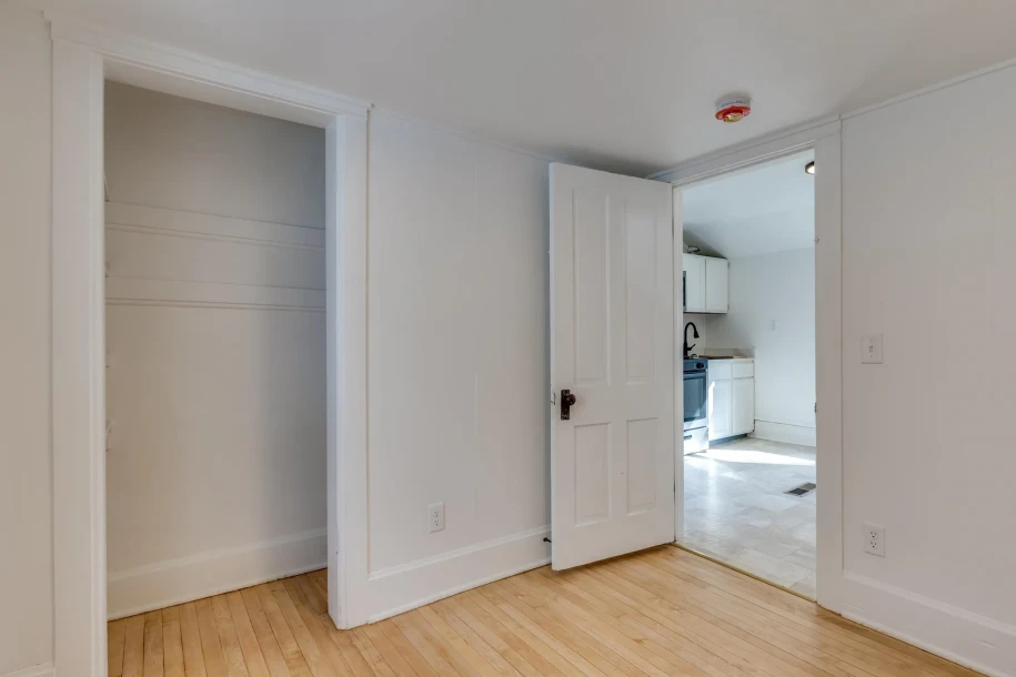 2721 Lindsay Avenue-16