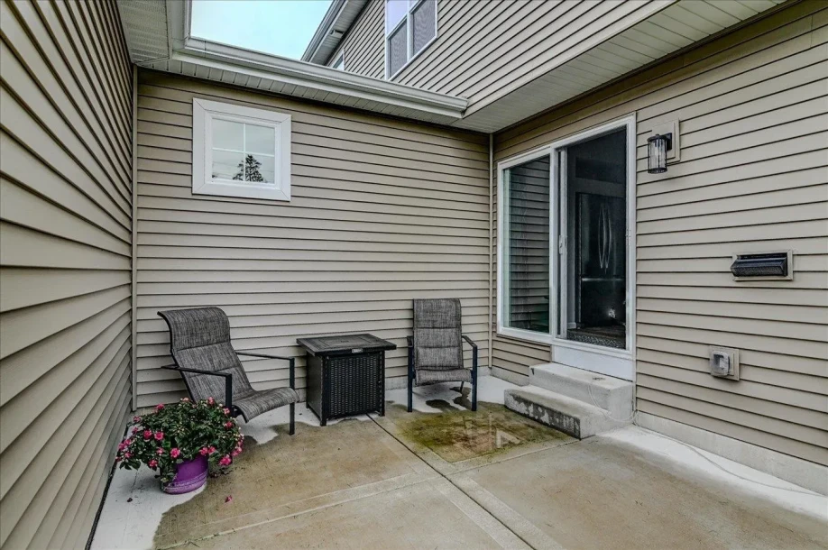8502 Madrone Avenue-4