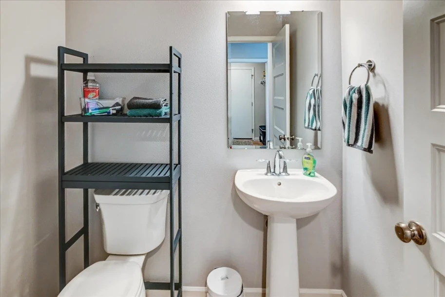8502 Madrone Avenue-11